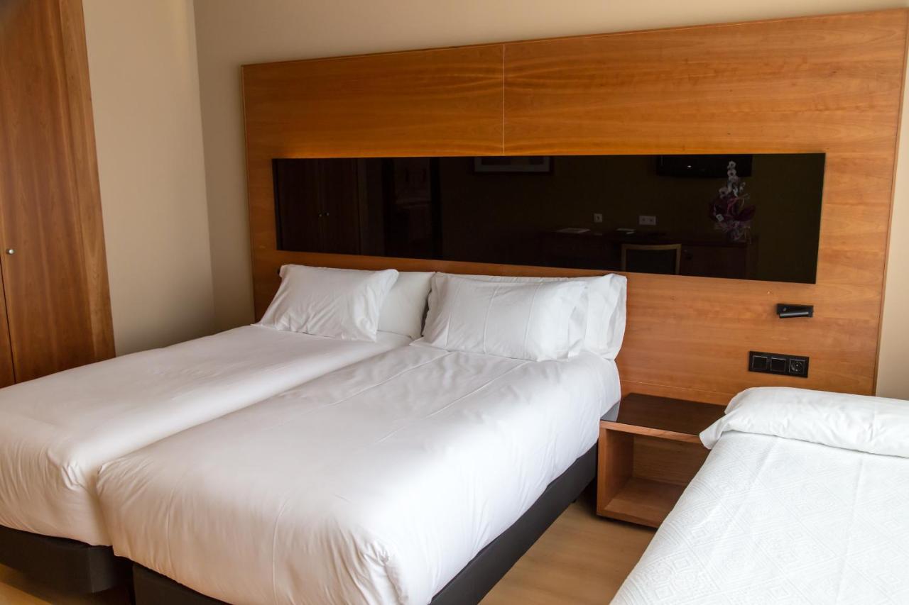 Chambre Double ou Lits Jumeaux avec Lit d'Appoint (2 Adultes + 1 Enfant)