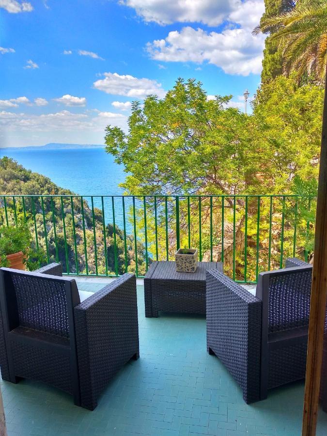 Doppelzimmer mit Balkon und Meerblick