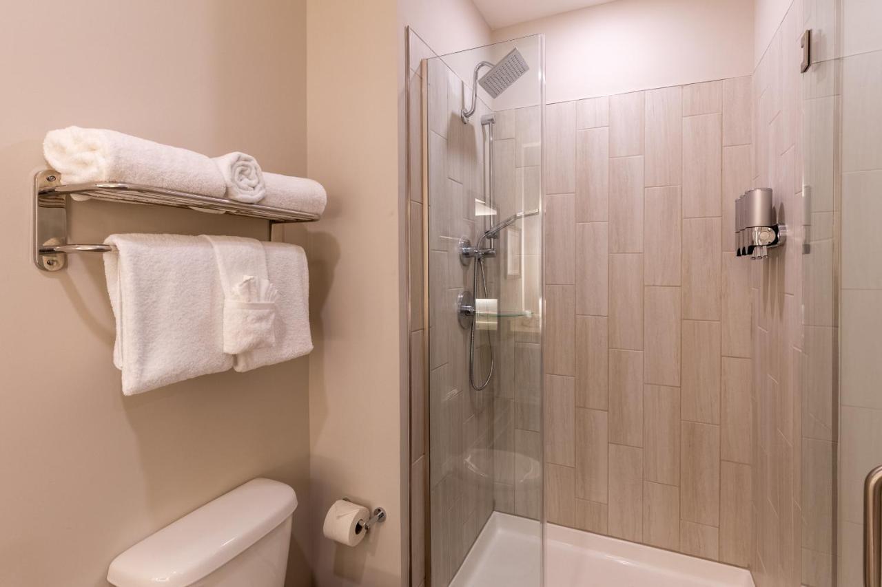 Resort Studio Kitchen Two Queen Beds