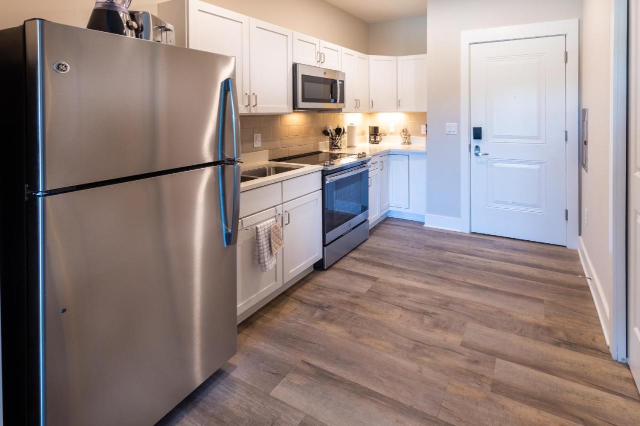 Resort Studio Kitchen Two Queen Beds