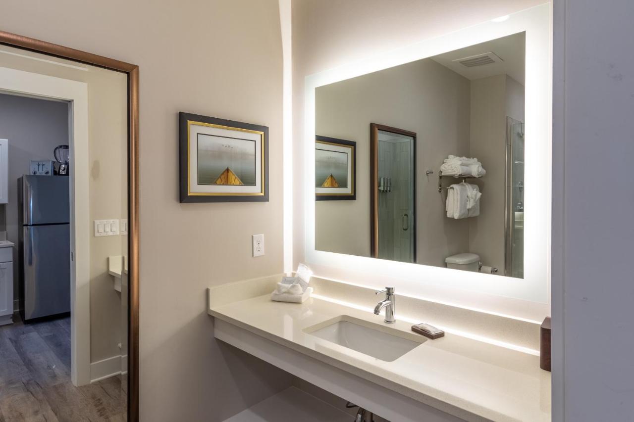 Resort Studio Kitchen Two Queen Beds