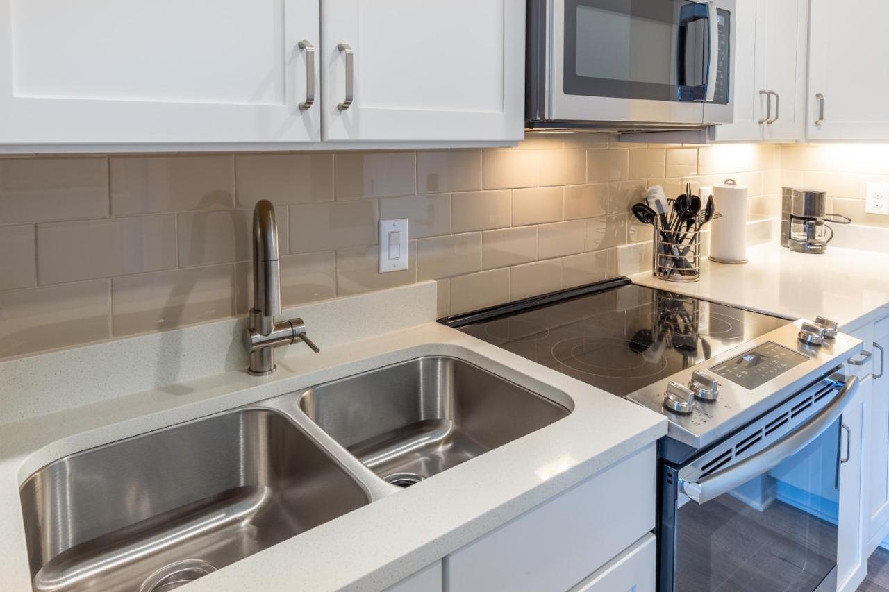 Resort Studio Kitchen Two Queen Beds
