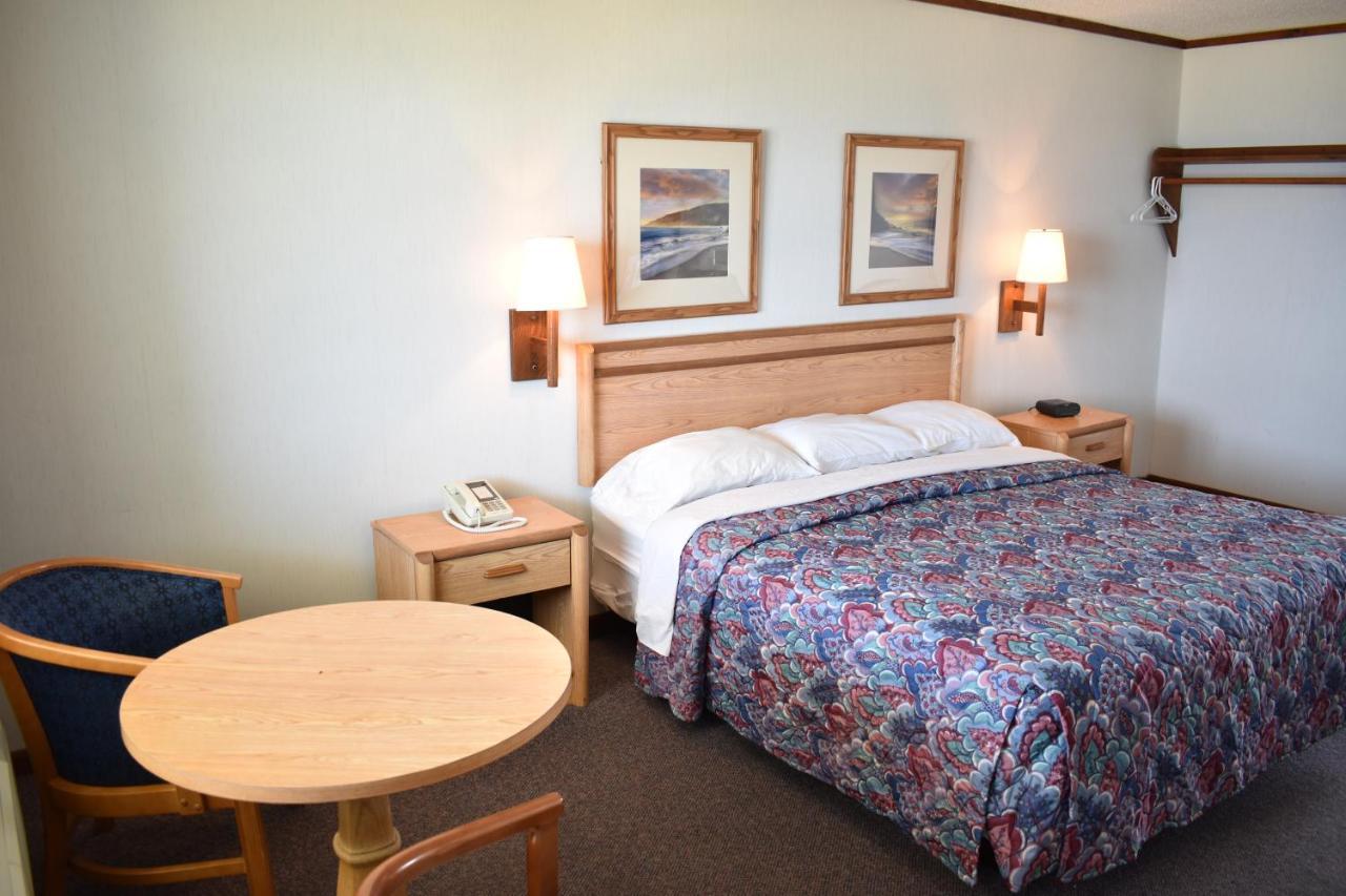 King Room Ocean Front - Third Floor,1002343578:JPEG