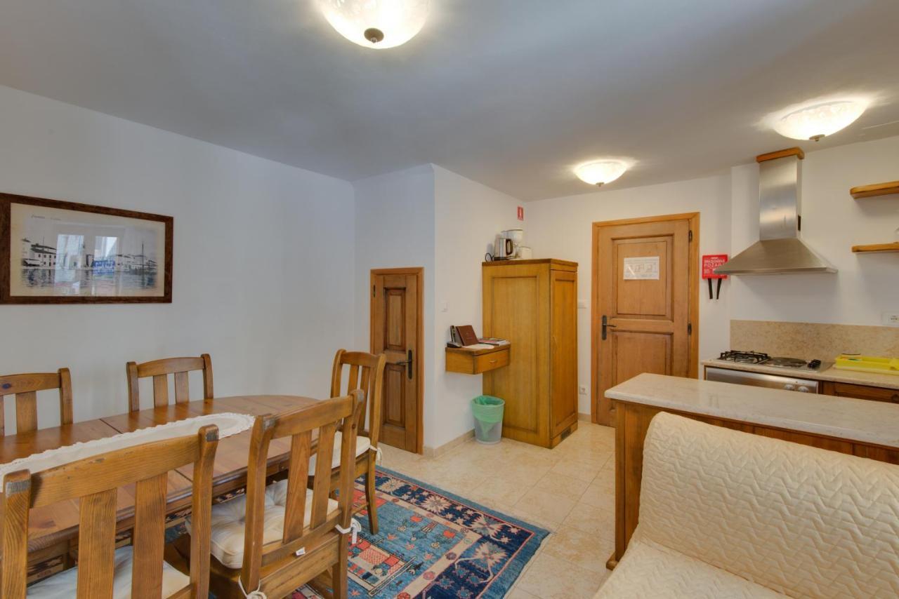 Villa mit 3 Schlafzimmern - Nebengebäude - Straße Ulica Vrata Valdibora 2