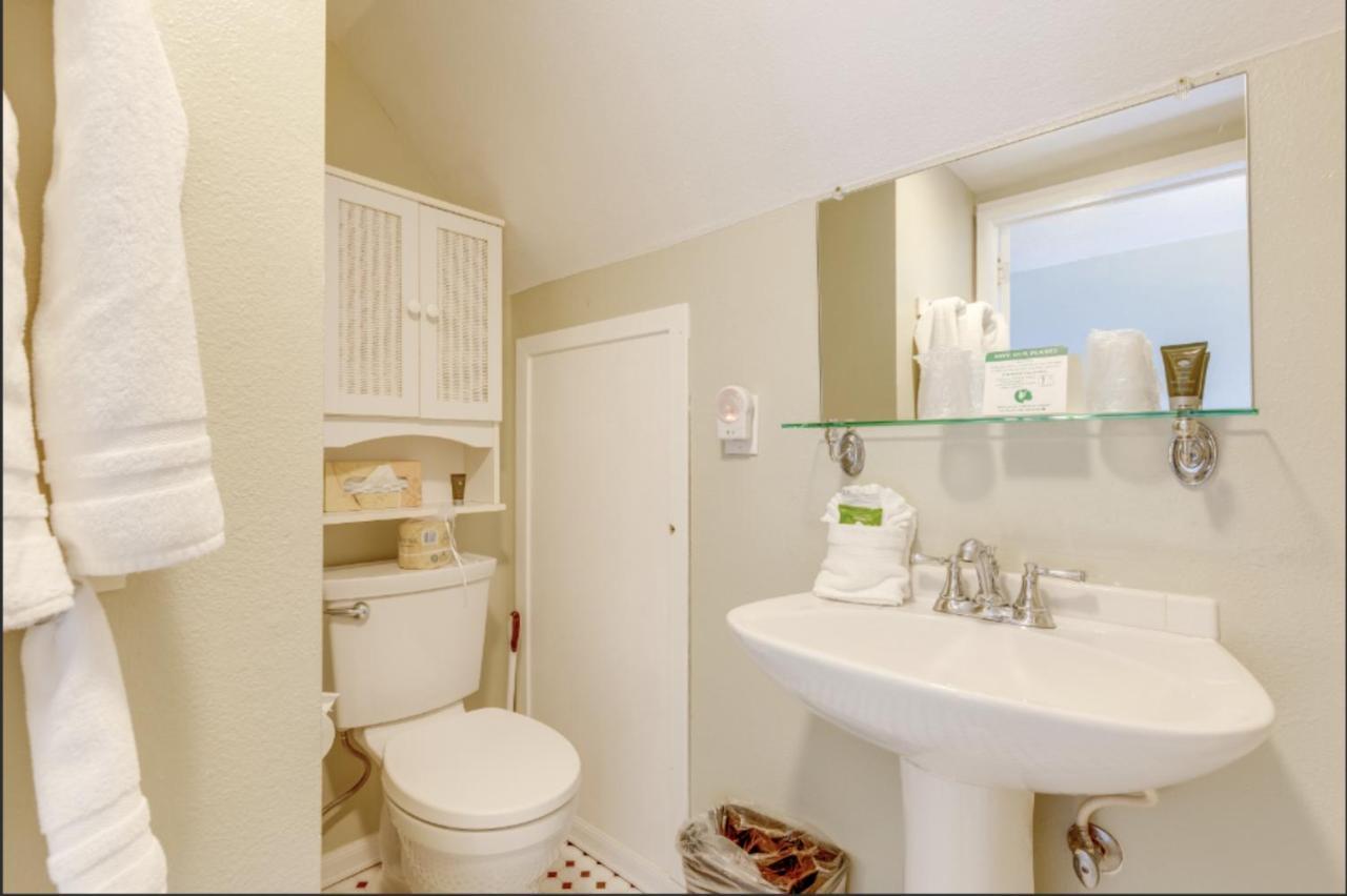 Garret Room