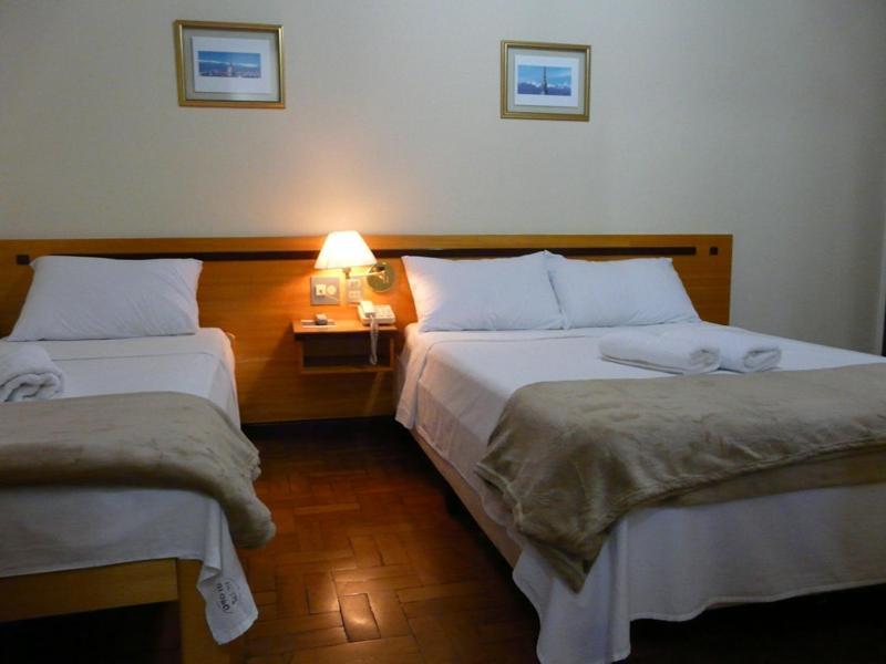 Quarto Duplo