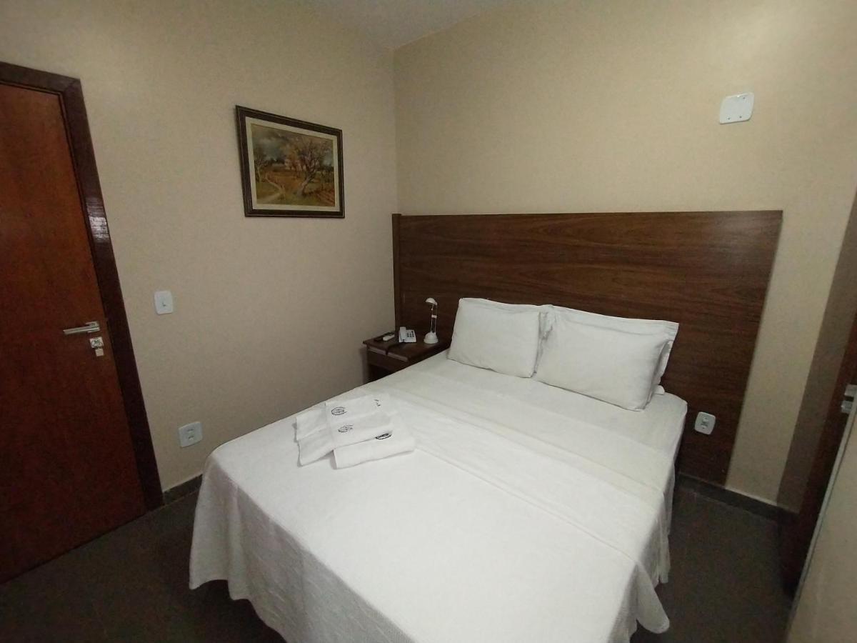 Quarto Superior com 2 Camas de Solteiro Vista da Cidade