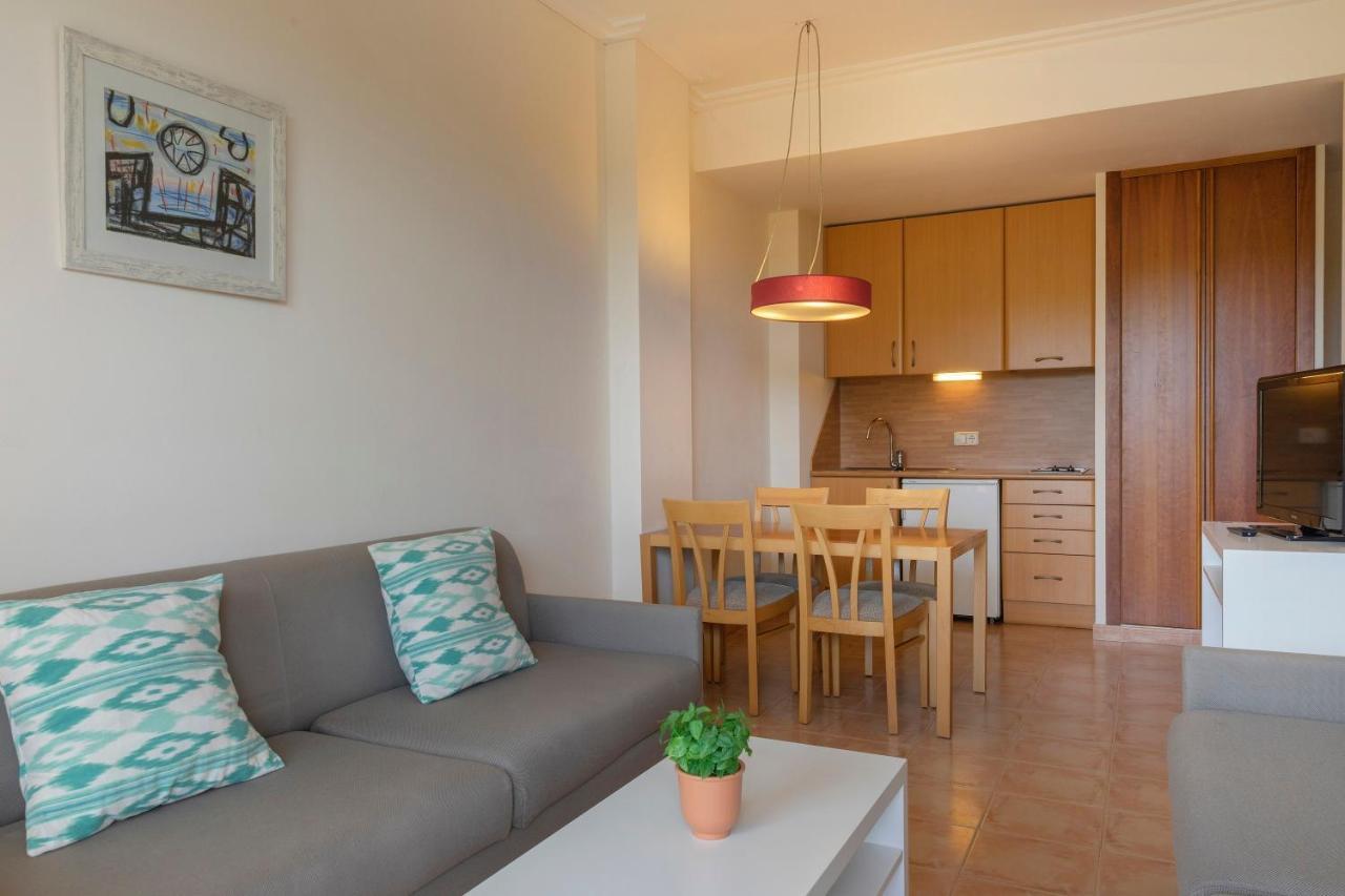 One-Bedroom Apartment with Balcony,1009278523:JPEG