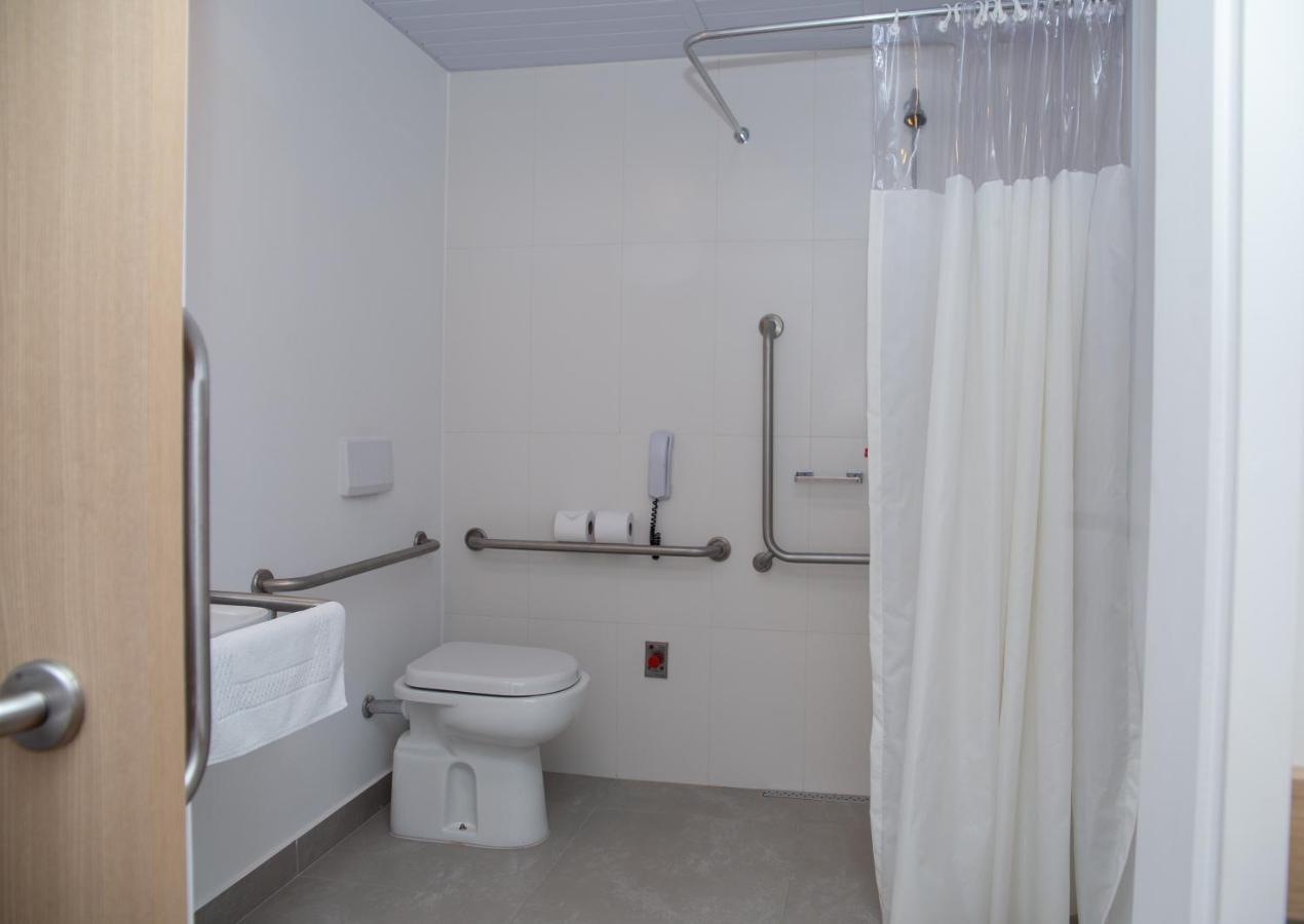Quarto Duplo Standard com 2 Camas de Casal