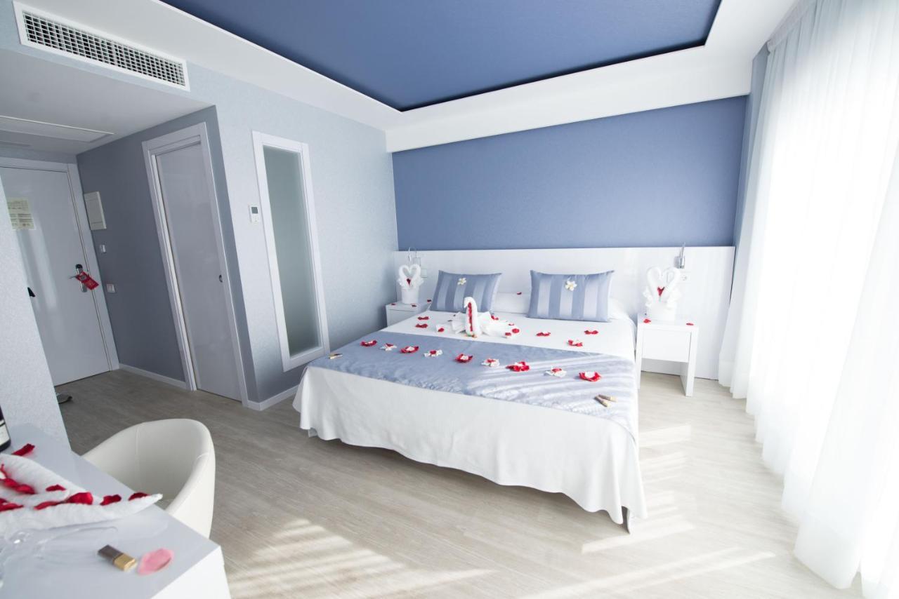 Habitación Doble con vistas a la piscina - Solo adultos