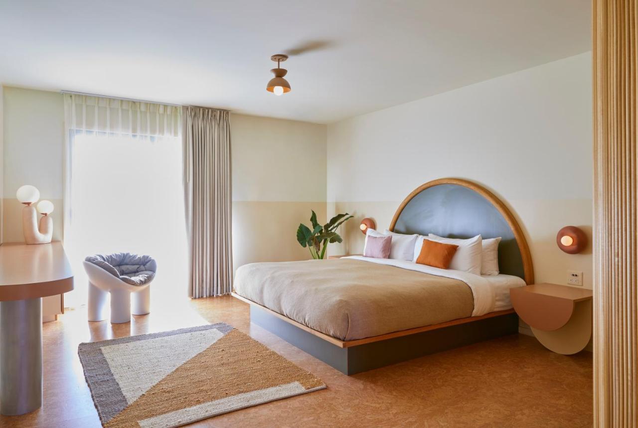 Deluxe Room with Balcony - King