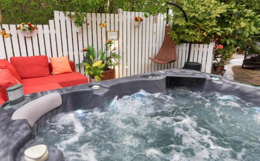 Master Suite (with Hot Tub),670072983:JPEG