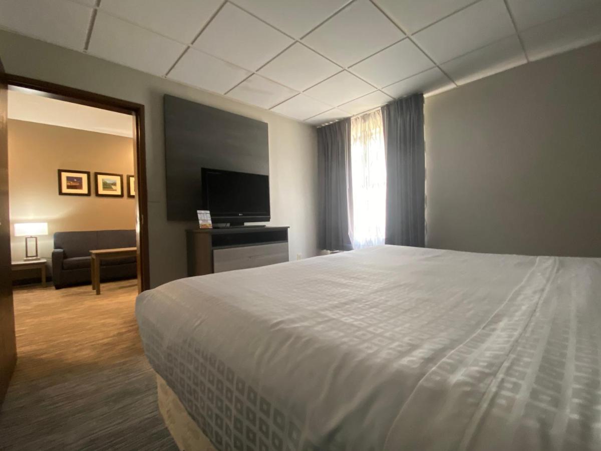 One-Bedroom King Suite - Non-Smoking