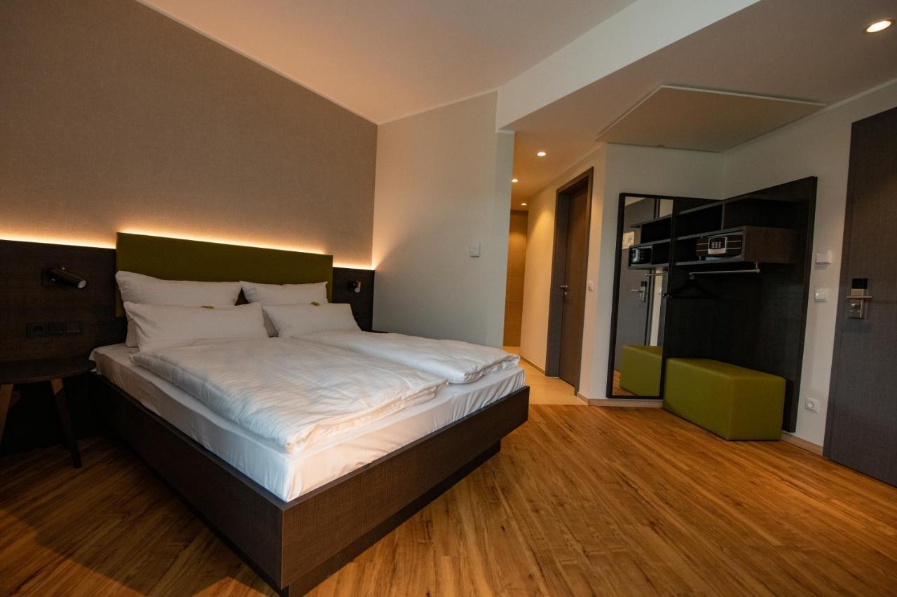 Doppelzimmer mit teilweisem Flussblick