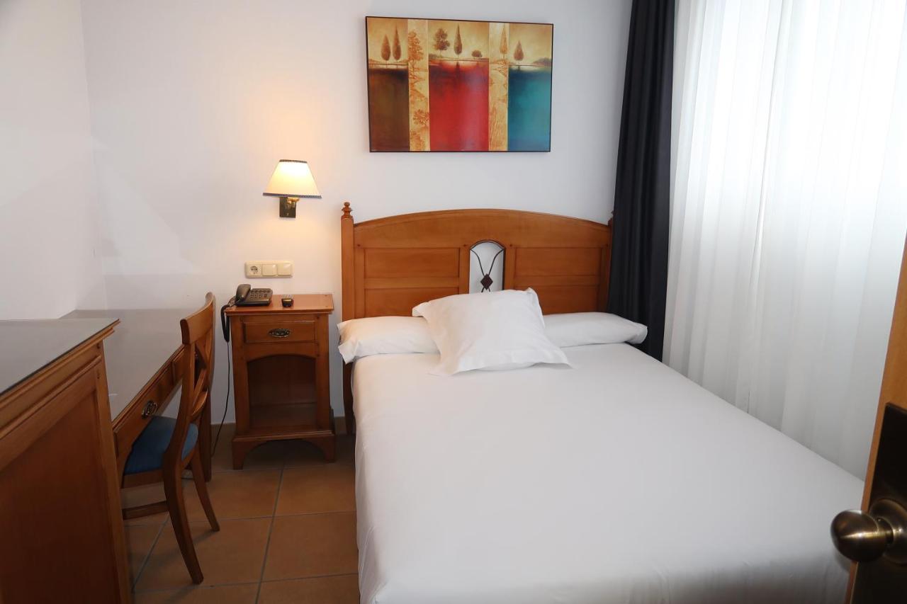 Small Double Room,1589362348:JPEG