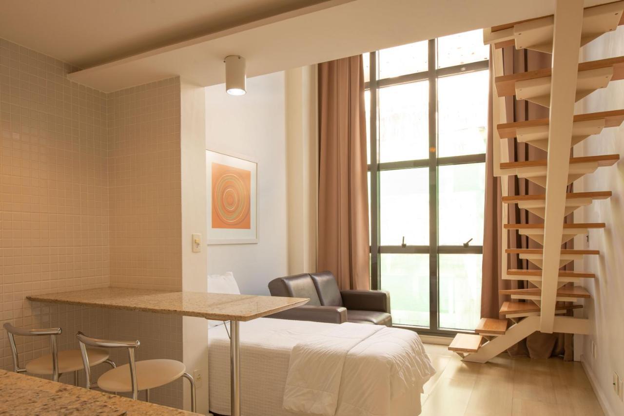 Apartamento Triplo Standard com Escadas Dentro do Quarto