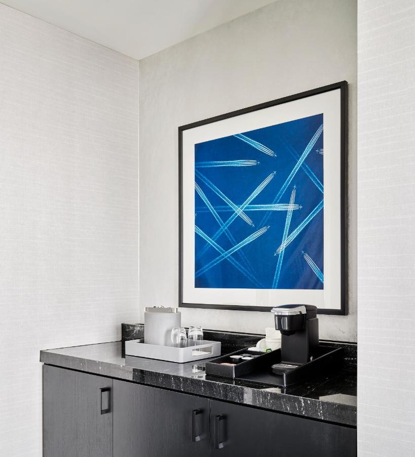 One Bedroom Grand Mobility Accessible Roll-in Shower Suite