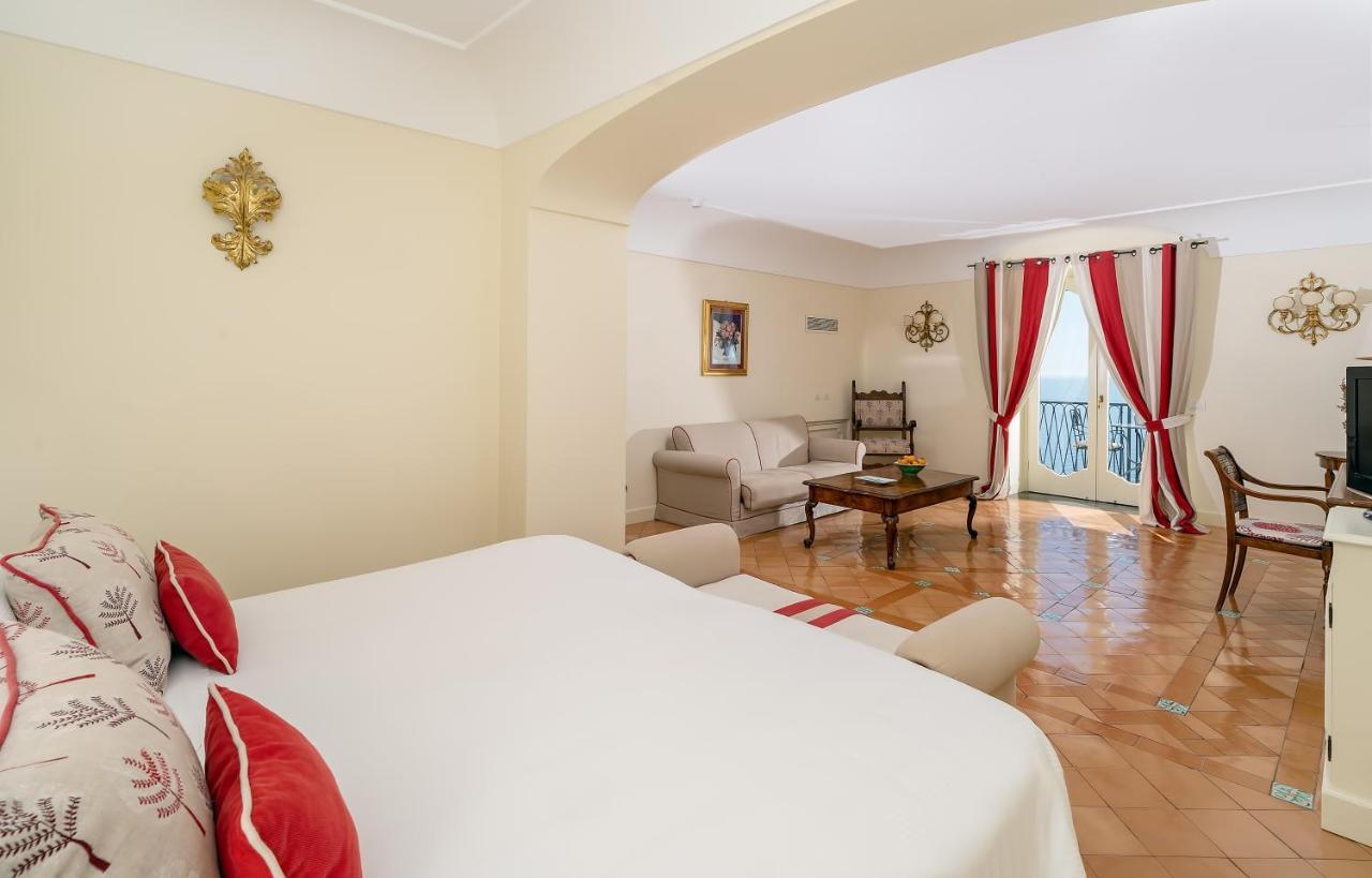 Deluxe Double Room with Balcony and Sea View