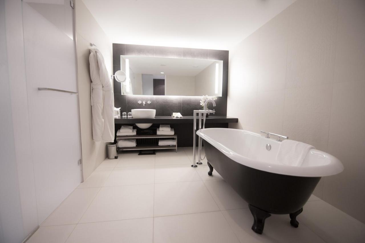 Habitación Premium con cama extragrande y sofá cama