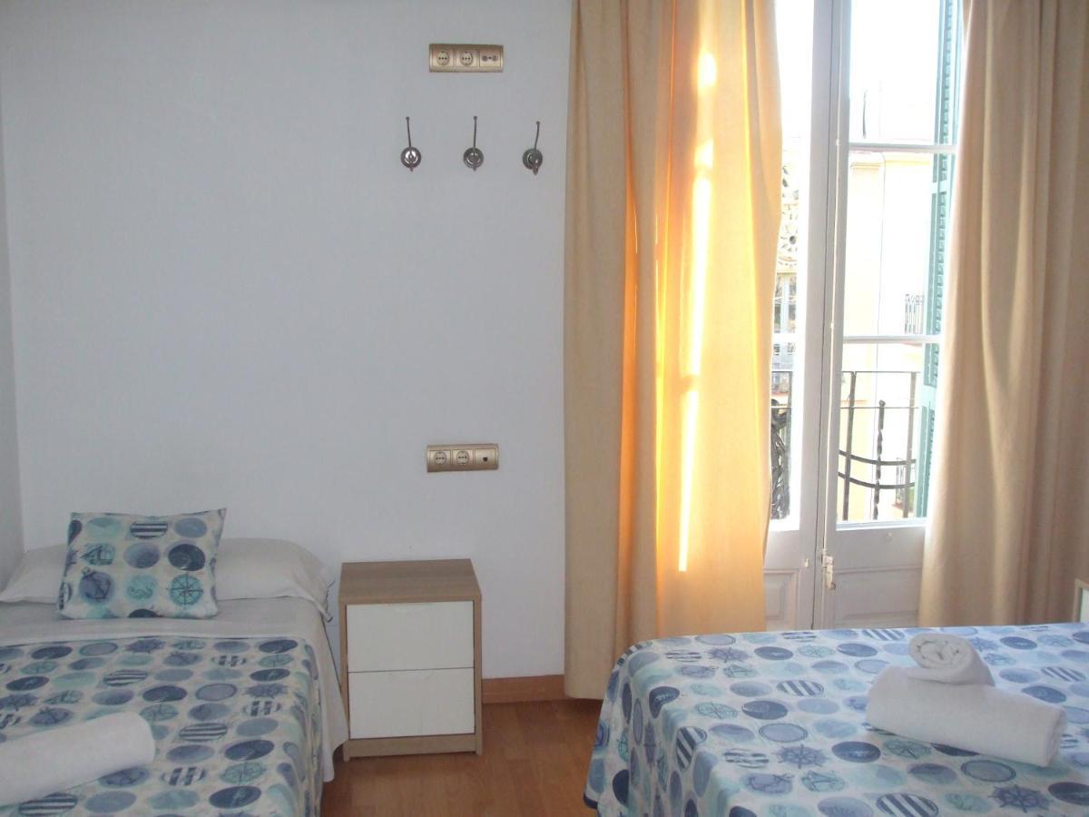 Quarto Triplo com Banheiro Privativo