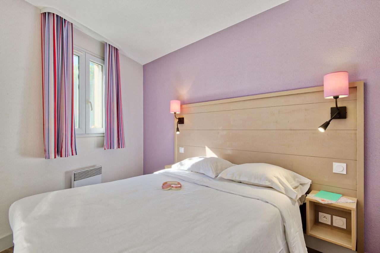 One-Bedroom Apartment Sleeping Alcove Terrace or Balcony Garden View,1022391943:JPEG