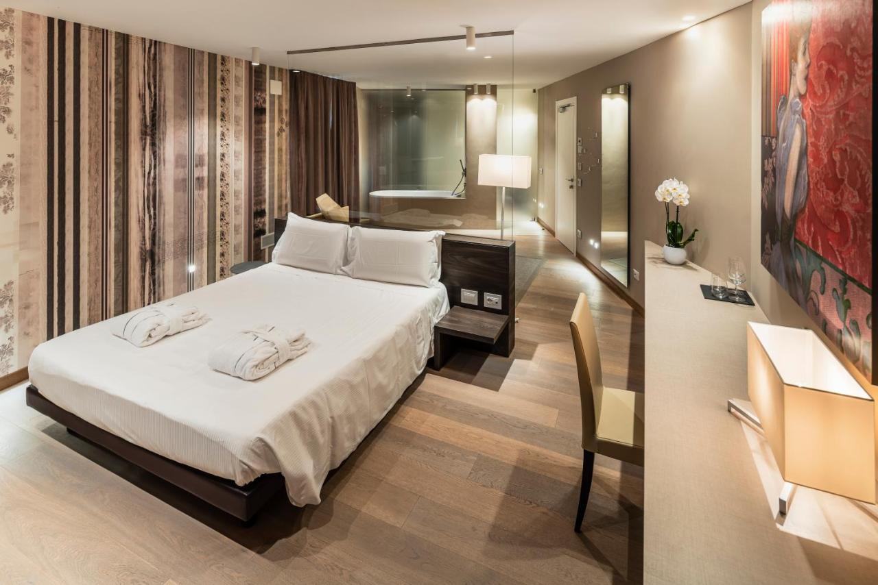Suite with Whirlpool,1023224521:JPEG