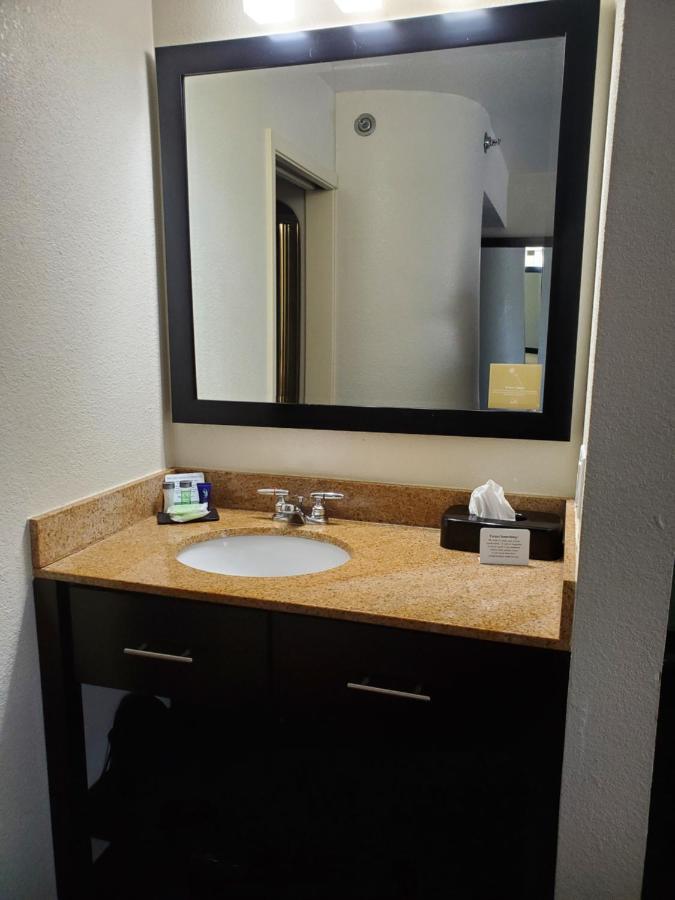 Deluxe Double Room (1 adult + 2 children)