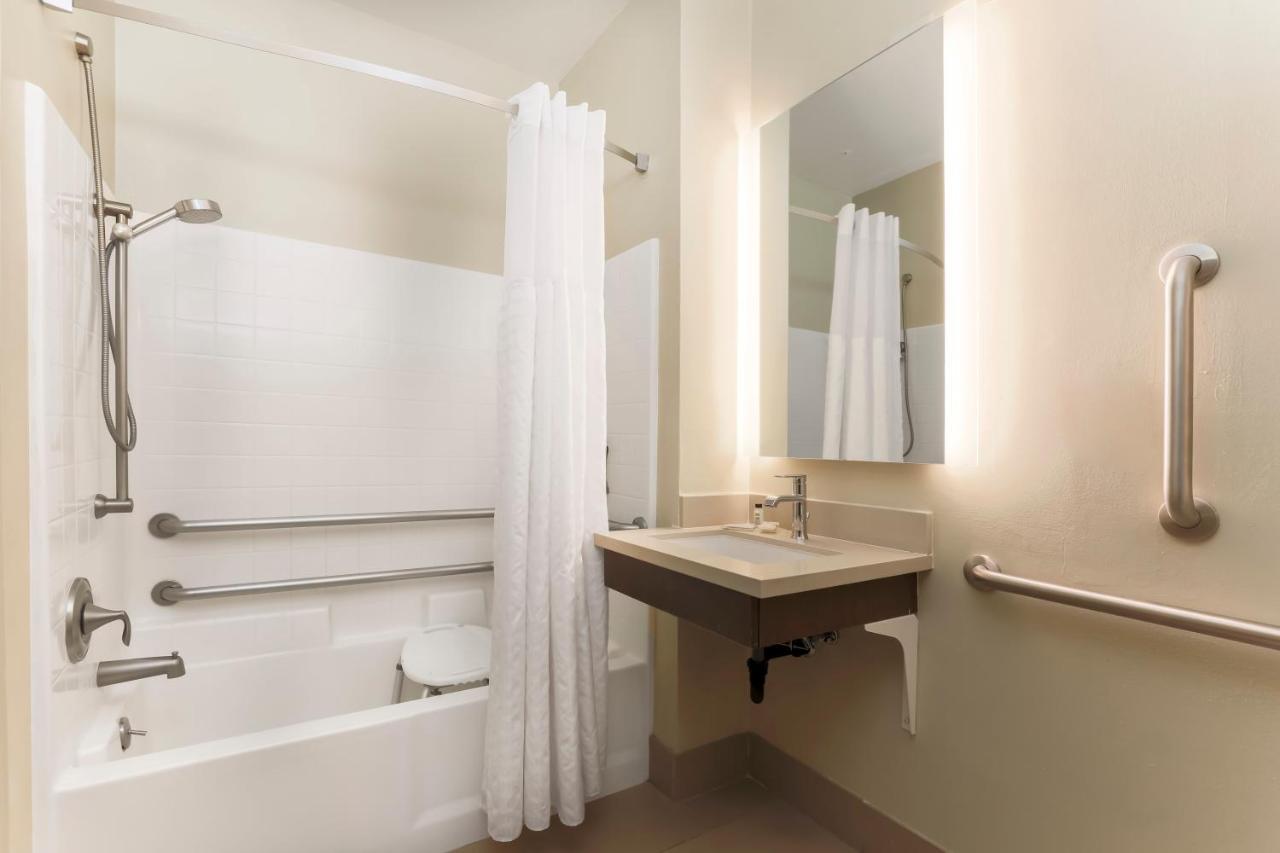 Two-Bedroom Suite Bath Tub Disability Access or Non-Smoking,1281604144:JPEG