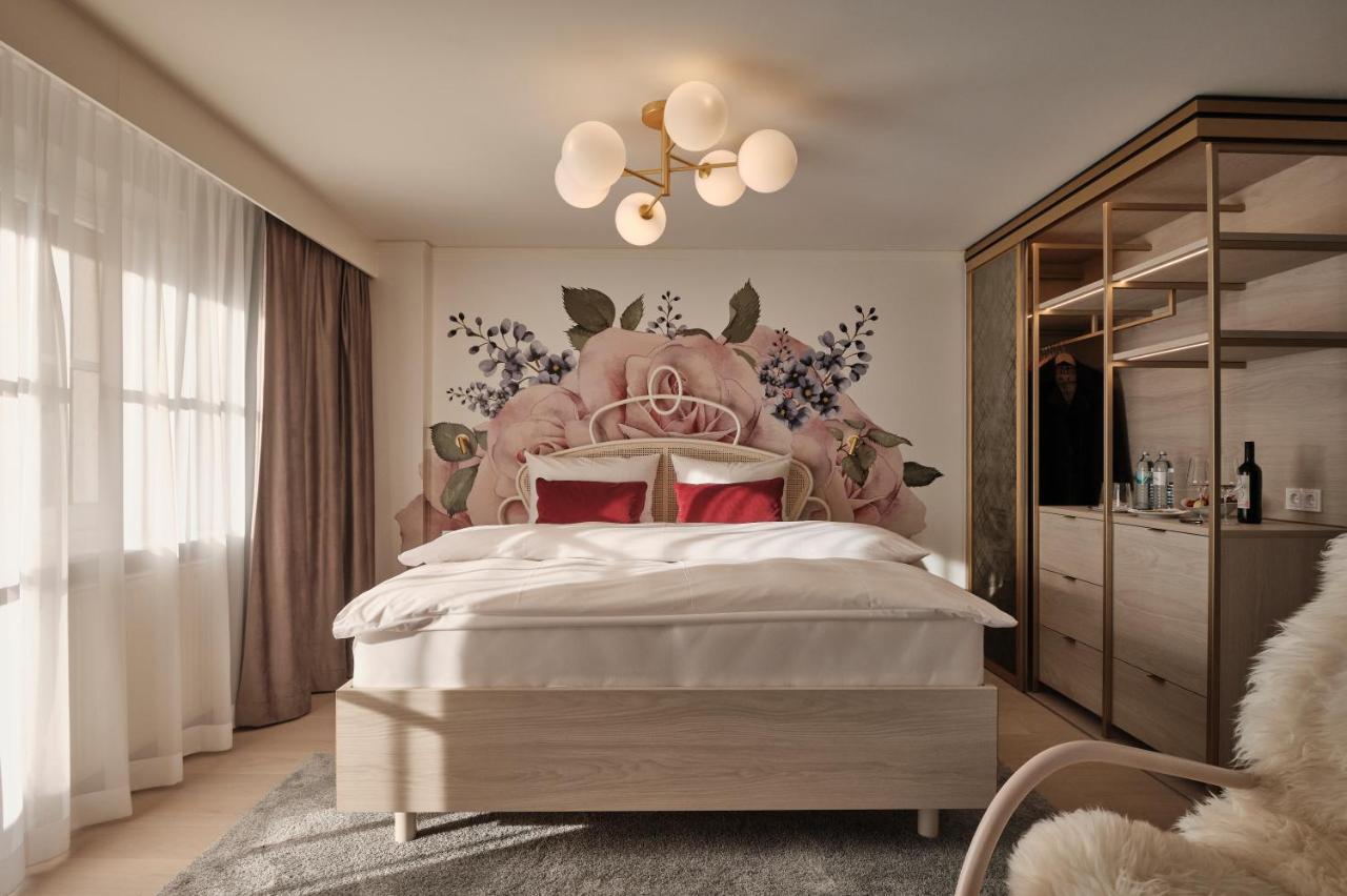 Large Double Room,1588537180:JPEG