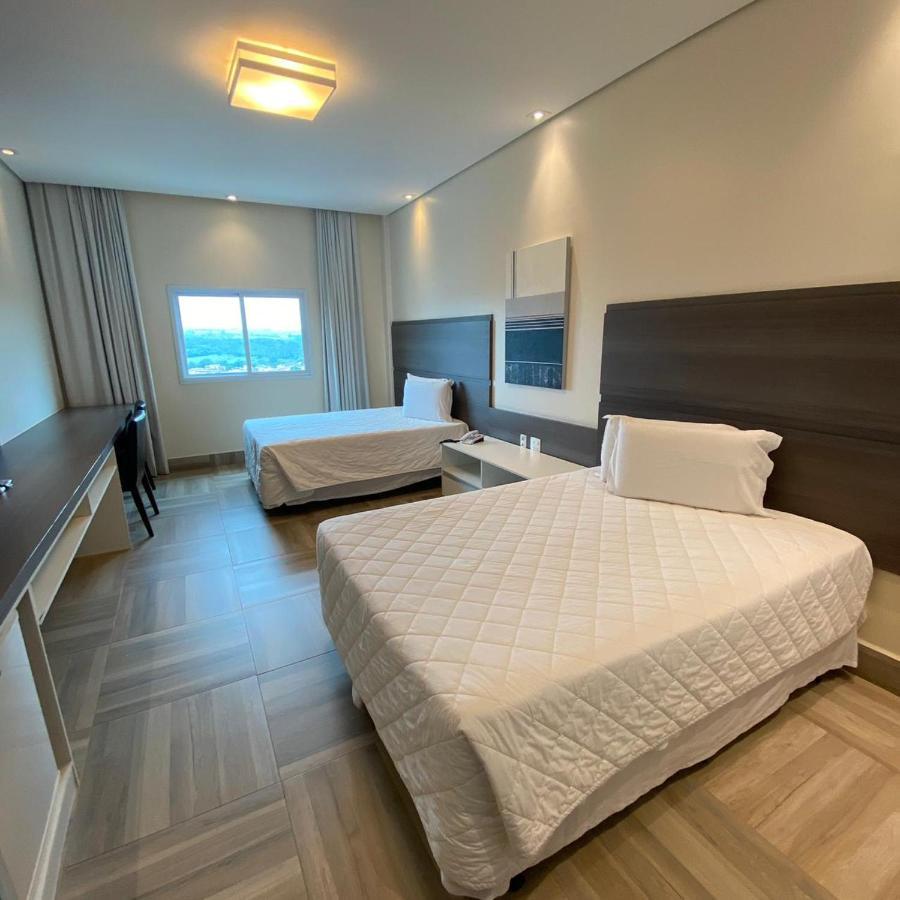 Quarto com Cama de Casal ou 2 de Solteiro