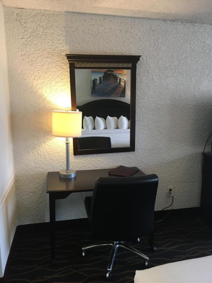 Standard Double Room with Pool View - Non-Smoking