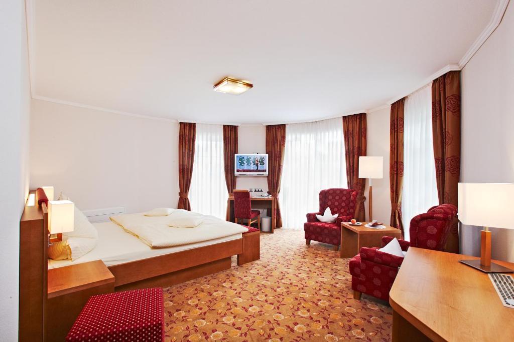 Family Suite (2 Adults + 2 Children)