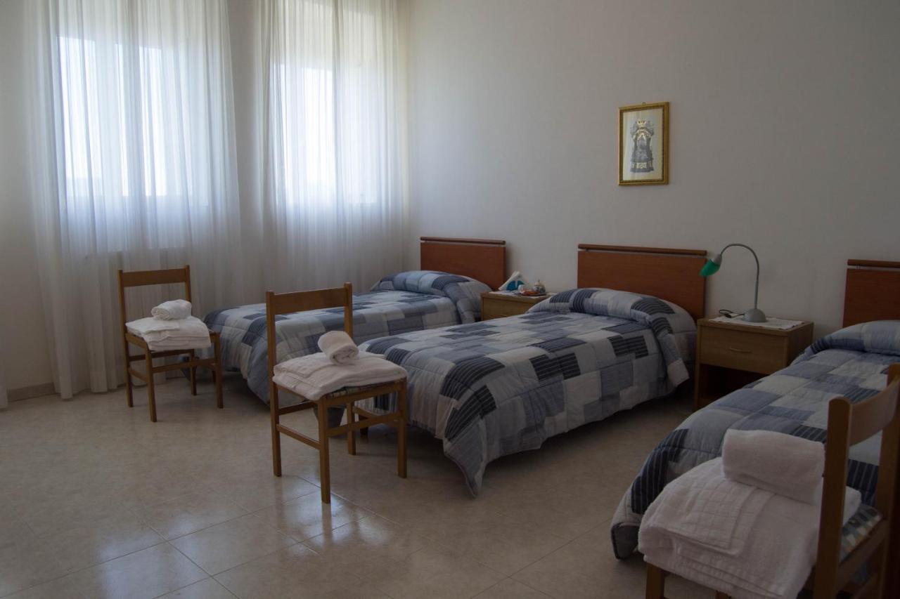 Camera Tripla Basic con Bagno in Comune