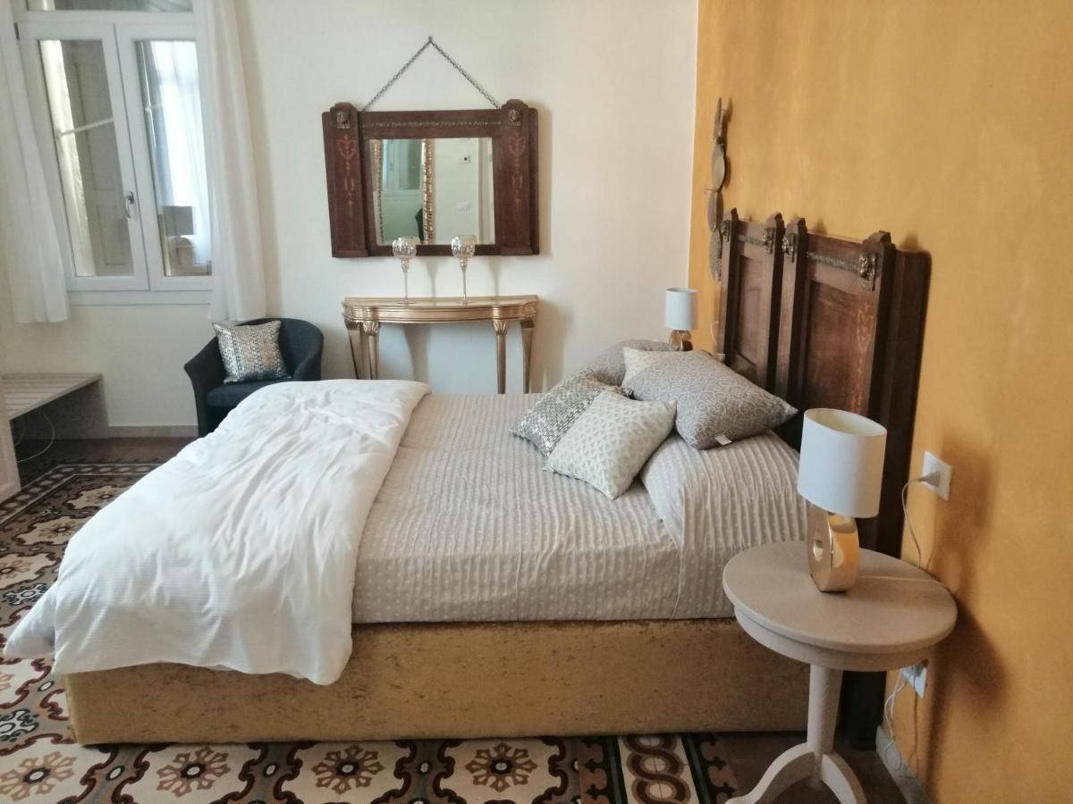 Suite mit Kingsize-Bett und Balkon