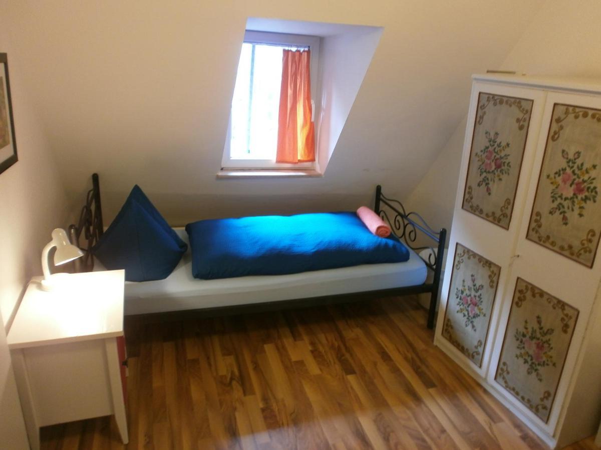 Doppel-/Zweibettzimmer mit Gemeinschaftsbad