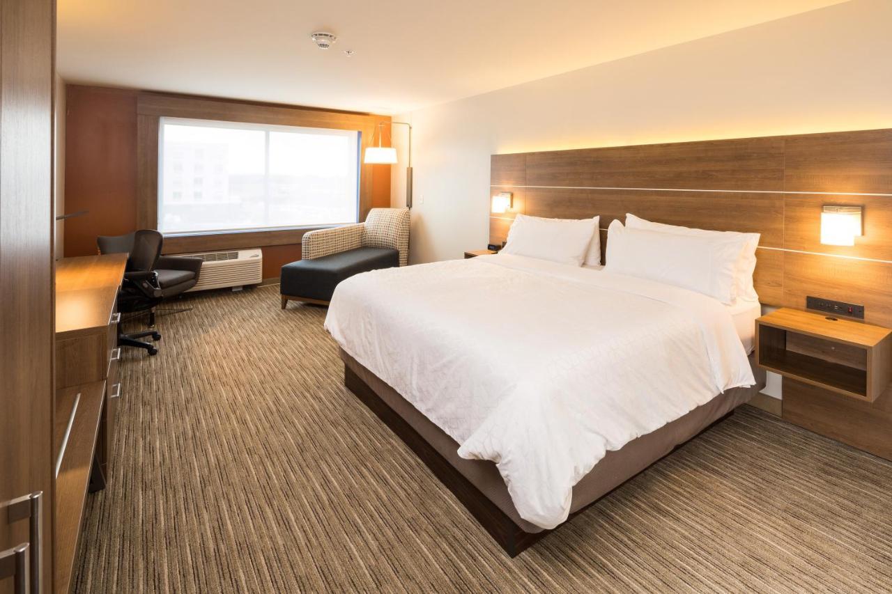 King Room - Hearing Accessible