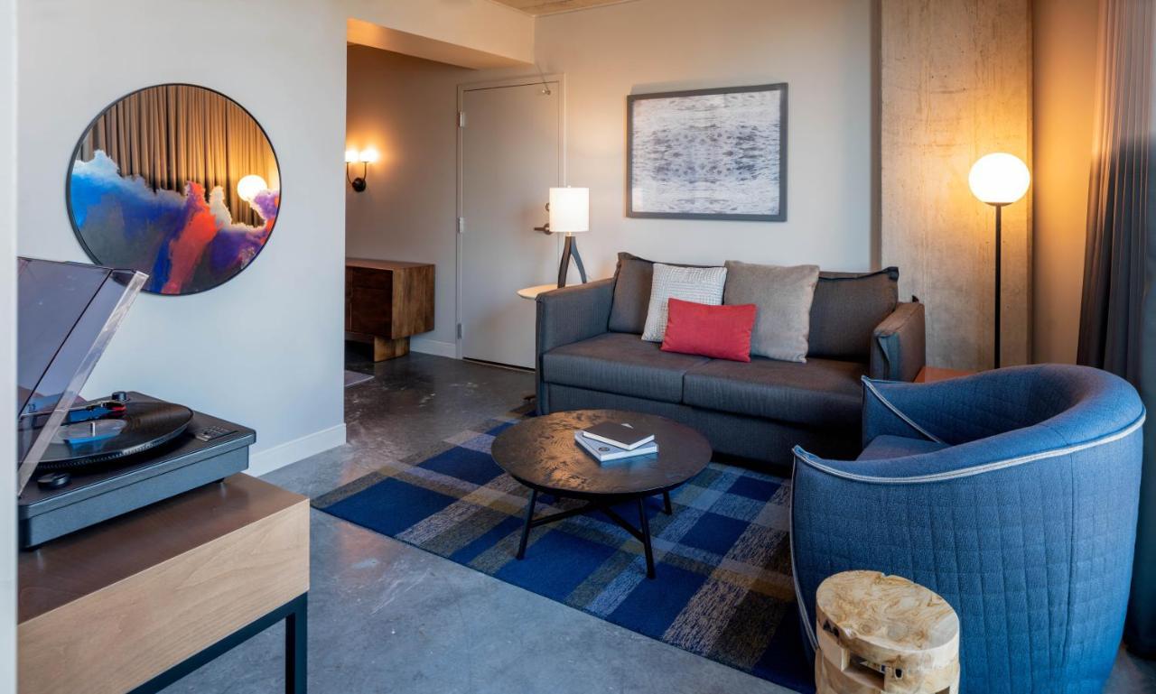 One-Bedroom King Suite,1037784025:JPEG