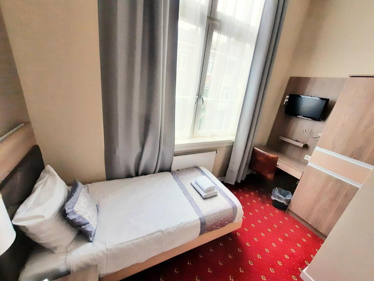 Single Room,1037866495:JPEG