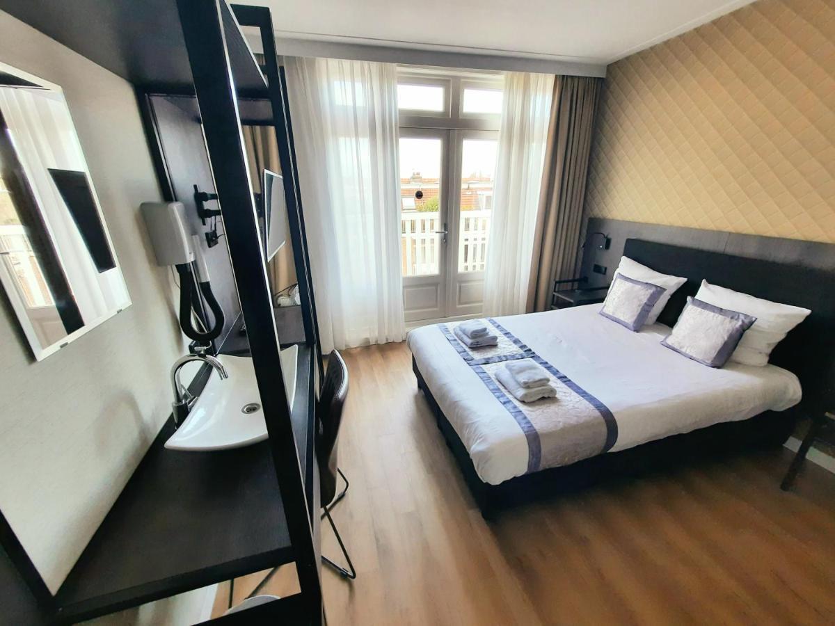 Double/Twin Room with Shared Bathroom,1038018109:JPEG