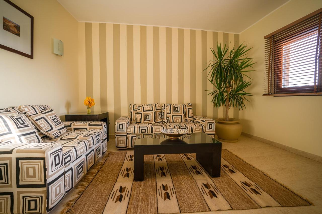 Junior Suite – West Bay (Solo Adulti e Maggiori di 16 Anni)