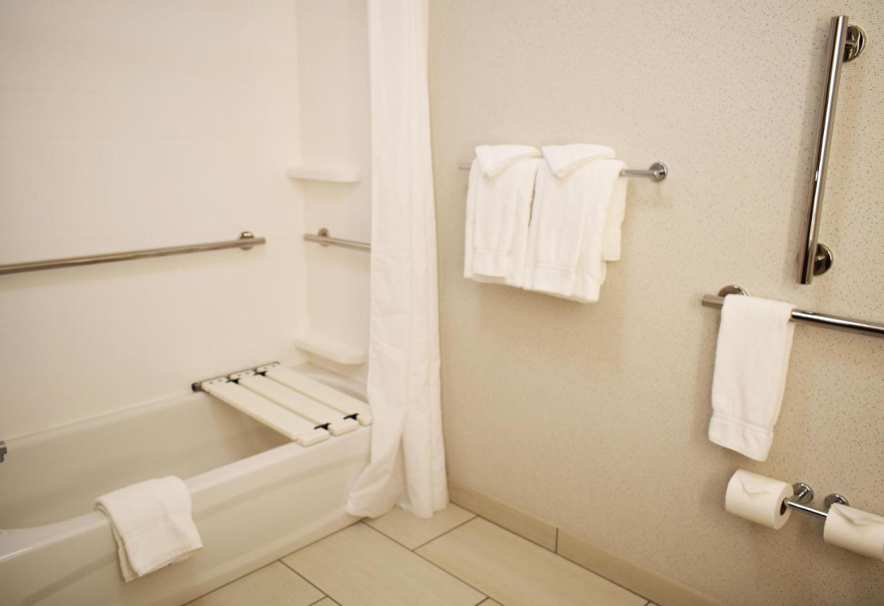 Standard King Room with Mobility Accessible Tub