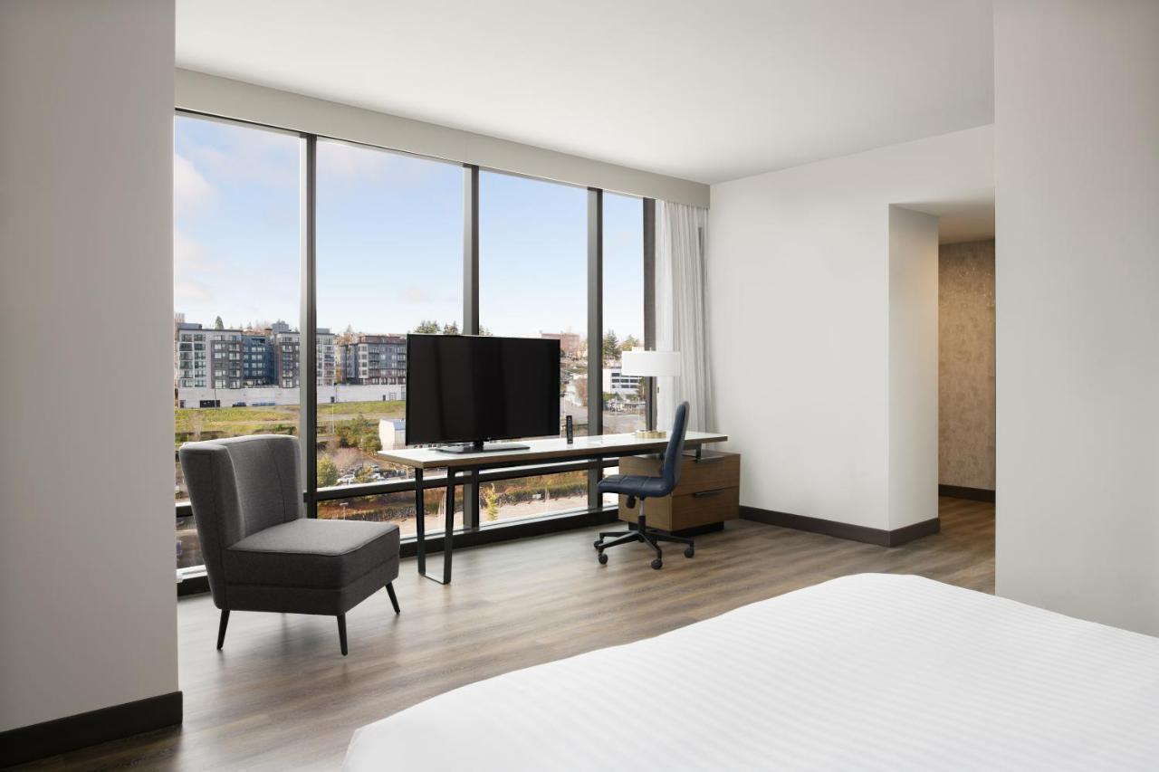 Executive Suite, 1 King, Corner room
