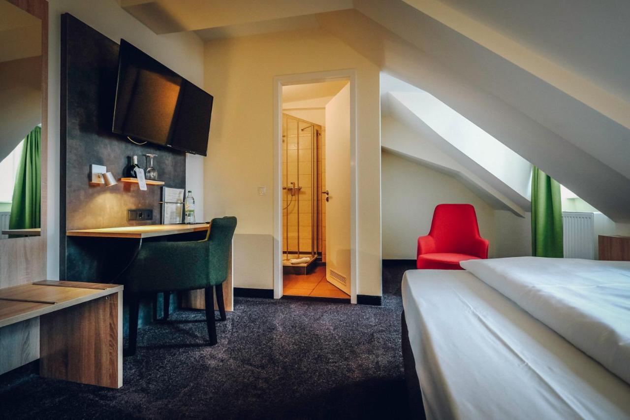 Single Room,1084796341:JPEG