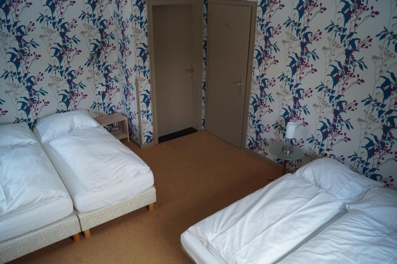 Family Room with Private Bathroom,1042444693:JPEG