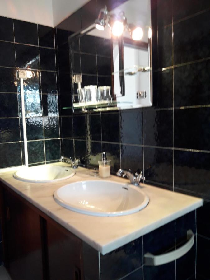 Quarto Twin com Casa de Banho Privativa