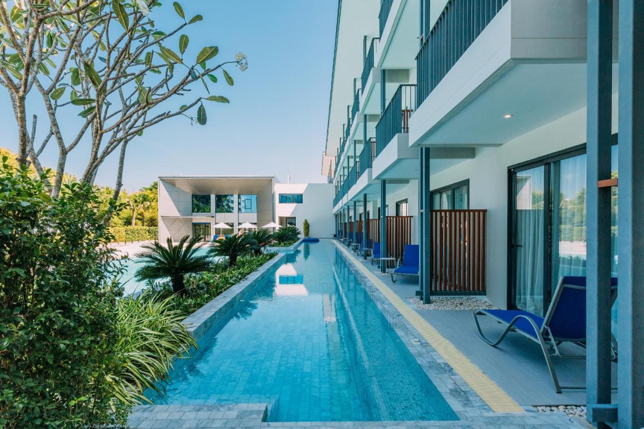 Deluxe Double or Twin Room Pool Access