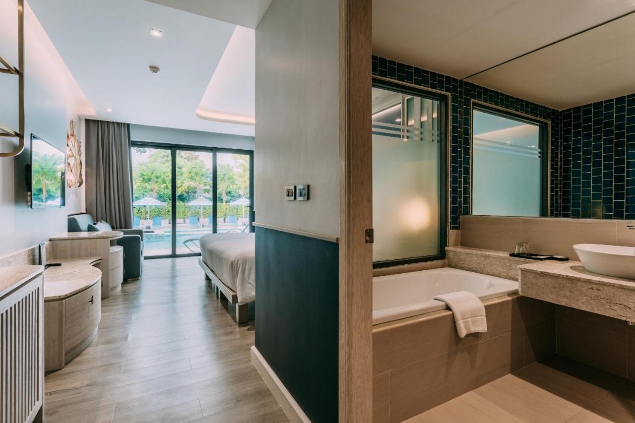Deluxe Double or Twin Room Pool Access
