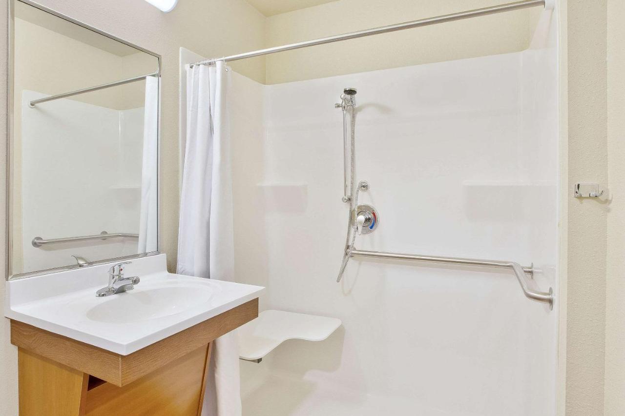 Standard Double Room with Tub - Disability Access/Non-Smoking
