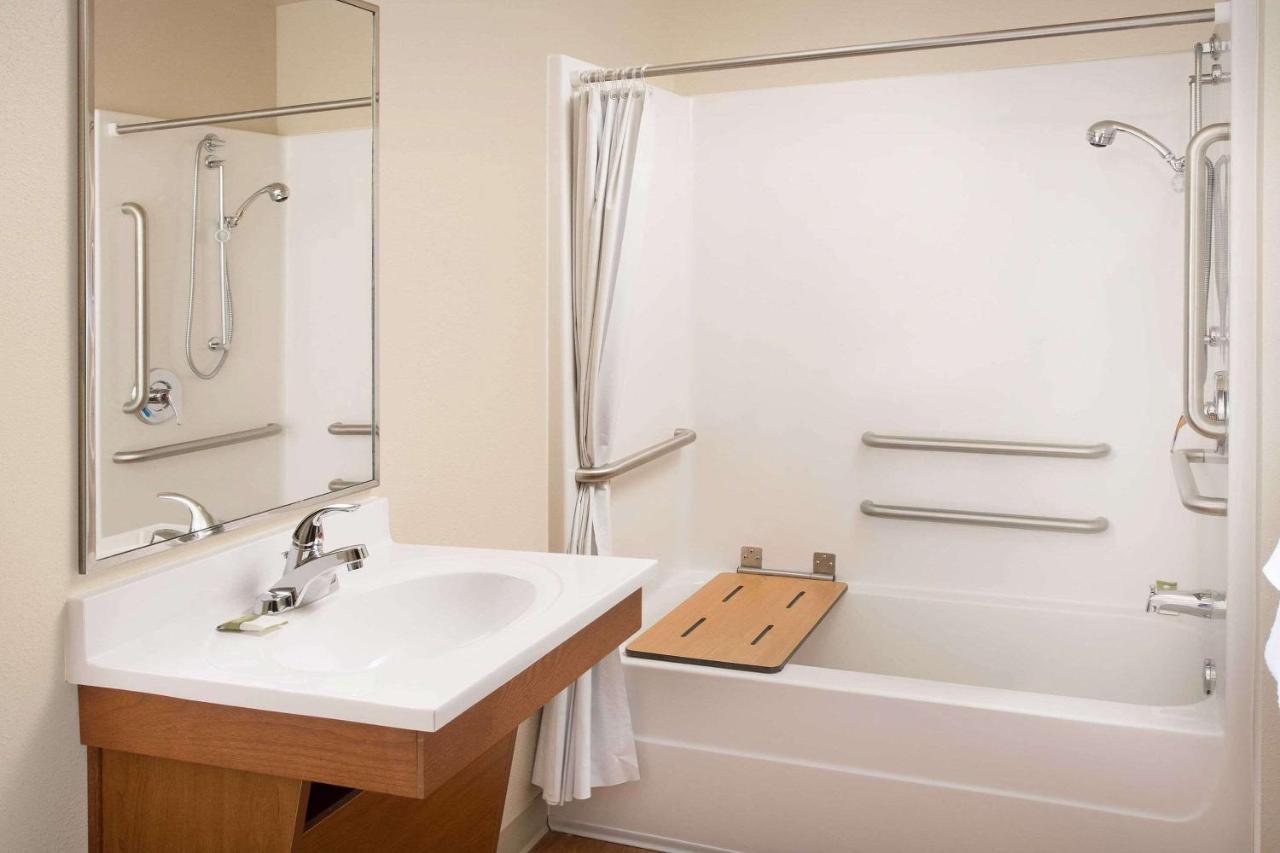 Queen Room - Disability Access/Smoking