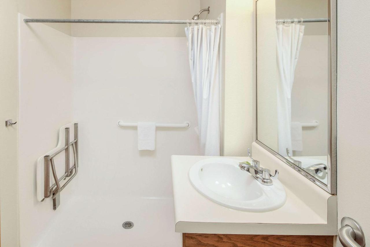 Double Room with Roll In Shower - Disability Access/Non-Smoking